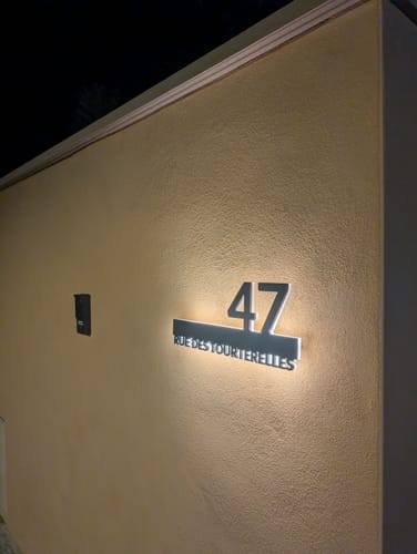 Customer photo review of Numero civico luminoso modello Line Ray 02