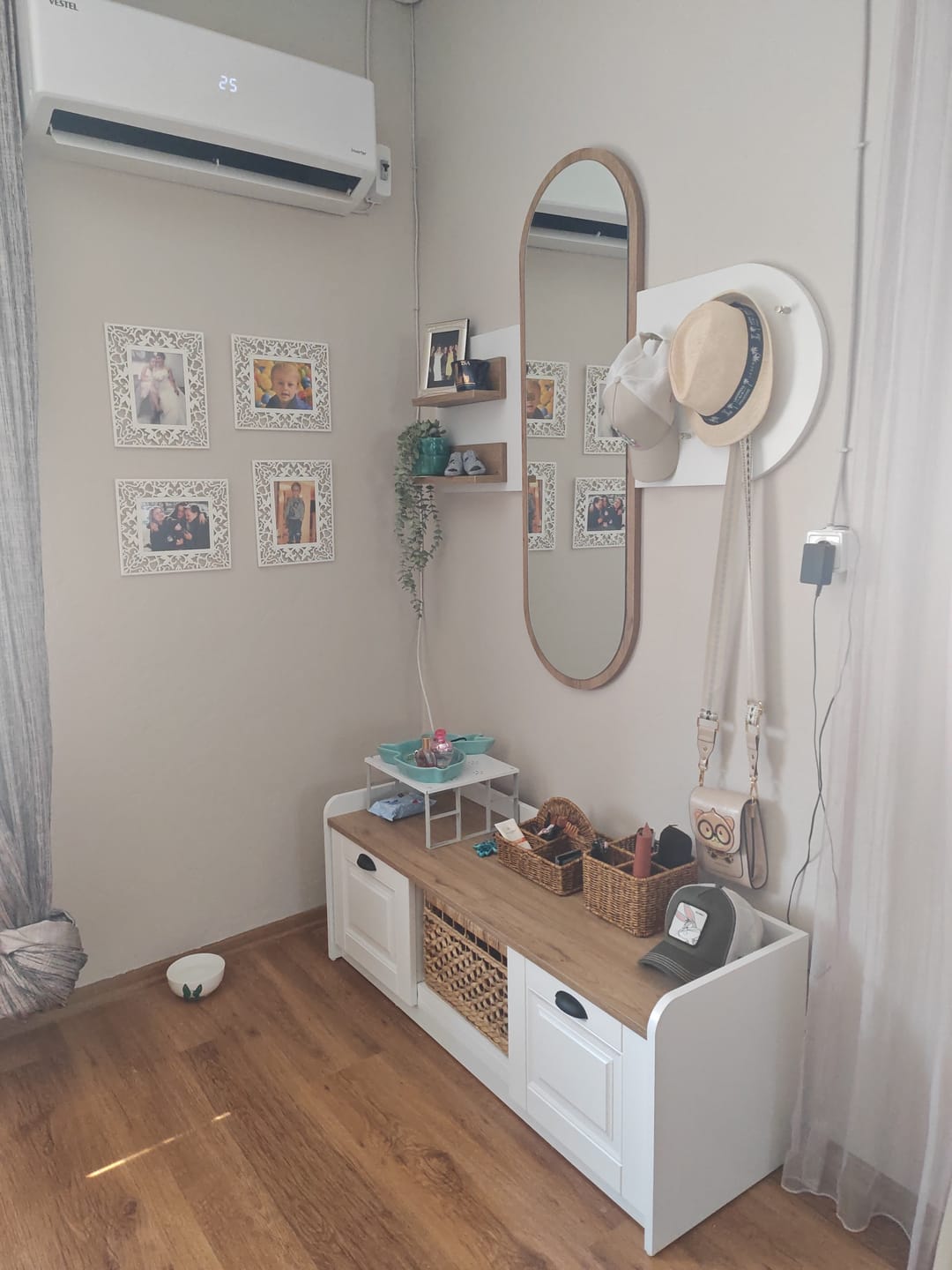 Customer photo review of Rani EE101 Aynalı Vestiyer Modern Portmanto Duvar Askısı Ayakkabılık Renk: Beyaz - S. Ceviz