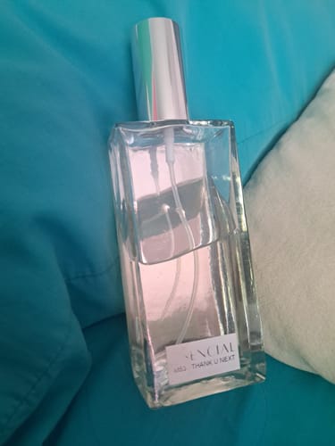 Customer photo review of M531 Inspirado en: Thank U, Next - Ariana Grande