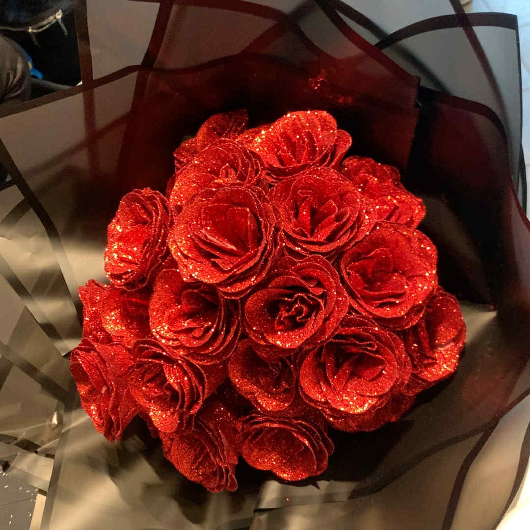 Customer photo review of Glitter Rose Bouquet