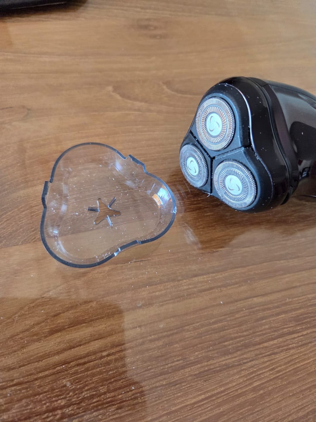 Customer photo review of Rasoir électrique V1 Pro – Lames 4D ultra-précises et tondeuse intégrée pour un rasage net et confortable