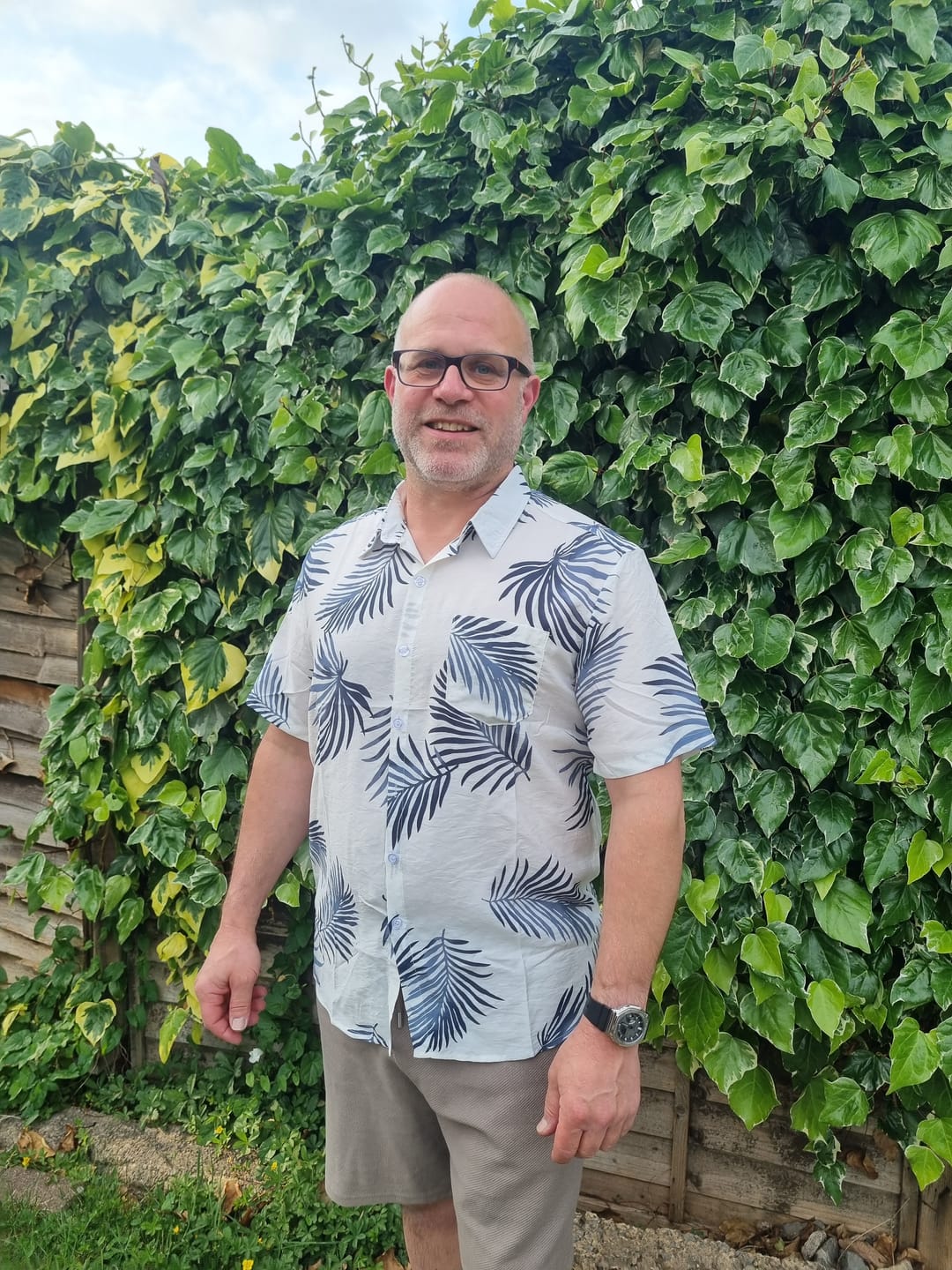 Customer photo review of Men's Hawaiian Casual Holiday Cotton Pocket Button Up Summer Beach Short Sleeve Shirt