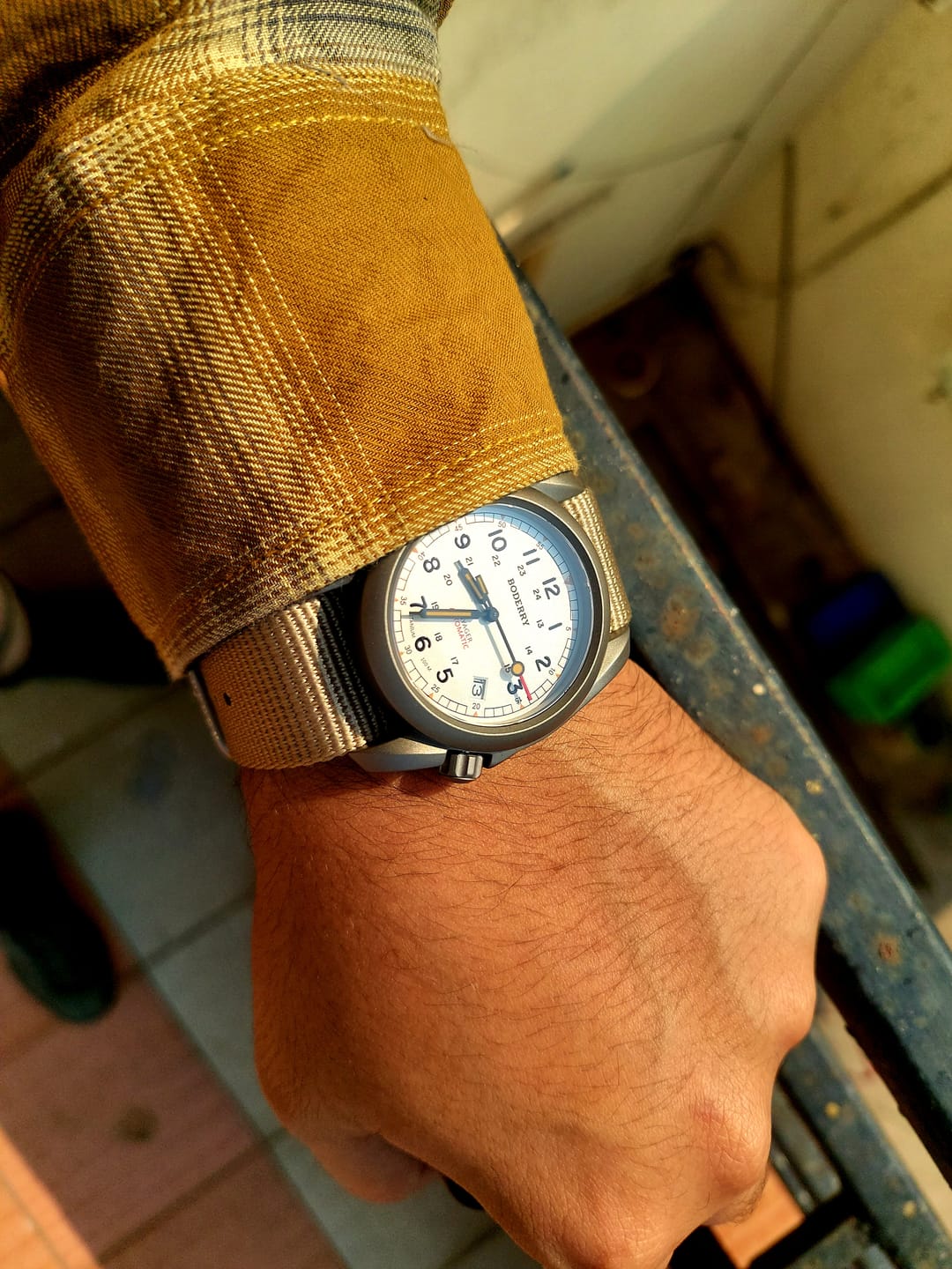 Customer photo review of VOYAGER - 100M Waterproof Titanium Automatic Field Watch | White