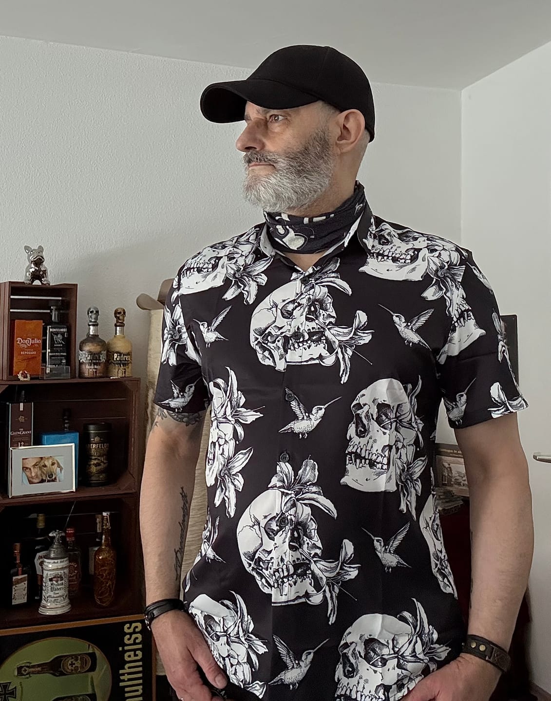 Customer photo review of Herren Kurzarm Hemd mit Totenkopf-Print