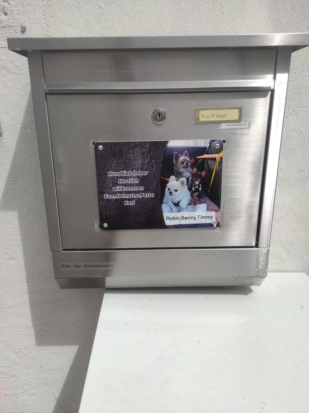 Customer photo review of Hunde-Türschild mit Foto & Wunschtext (UV- UND WETTERFEST) - Angebot beim Kauf eines 2. Schildes