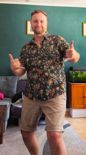 Customer photo review of Men's Casual Vintage Floral Print Short Sleeve Shirt