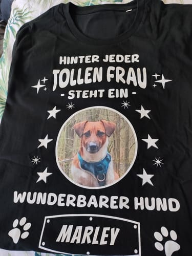 Customer photo review of Hinter jedem tollen Mann - Personalisierbares Unisex T-Shirt