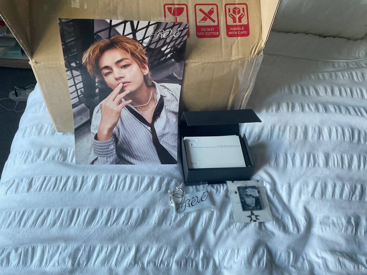 Customer photo review of BTS V - REVE PHOTOBOOK