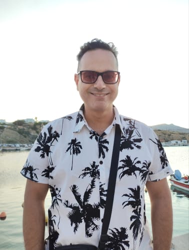 Customer photo review of Chemise hawaïenne à manches courtes en coton blanc à imprimé palmiers tropicaux pour hommes