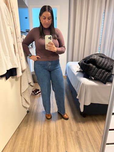 Janine C. review of Calça Jeans Reta Araçá Azul Médio image 1 out of 1