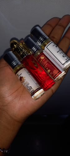 Customer photo review of Al-Nuaim White Oudh attar red 6ml