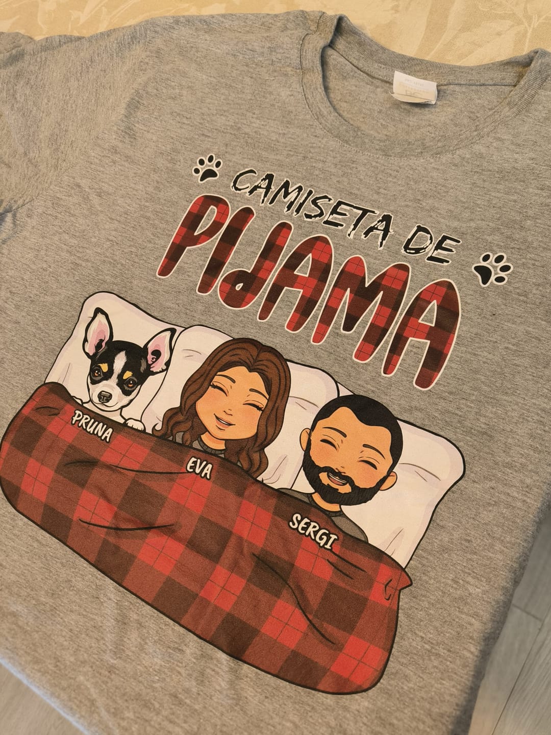 Customer photo review of Nuestra camiseta de pijama - Camiseta personalizada