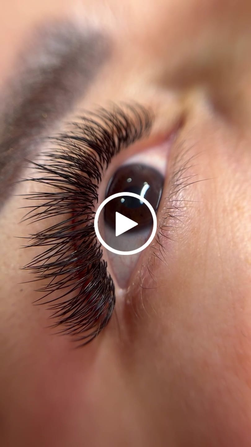 Customer video review of Classic Lashes