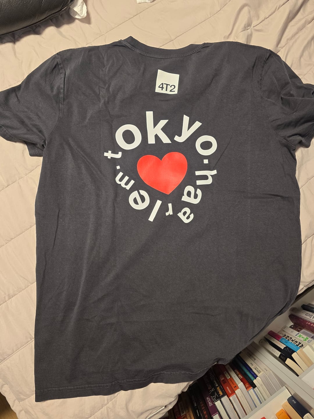 Customer photo review of tee downbeat running, tokyo love on vintage black.