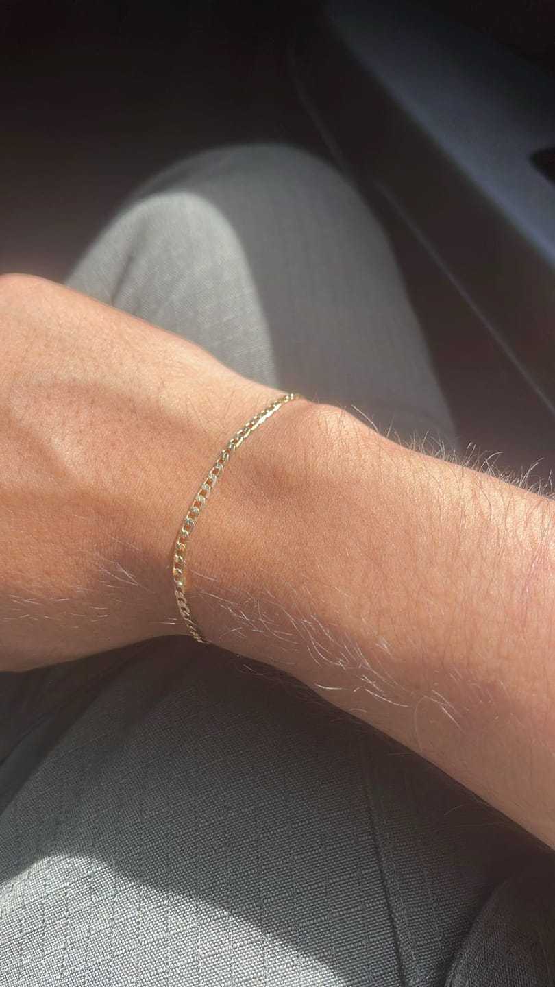 Customer photo review of Pulsera Eslabón plano en Oro laminado 18k