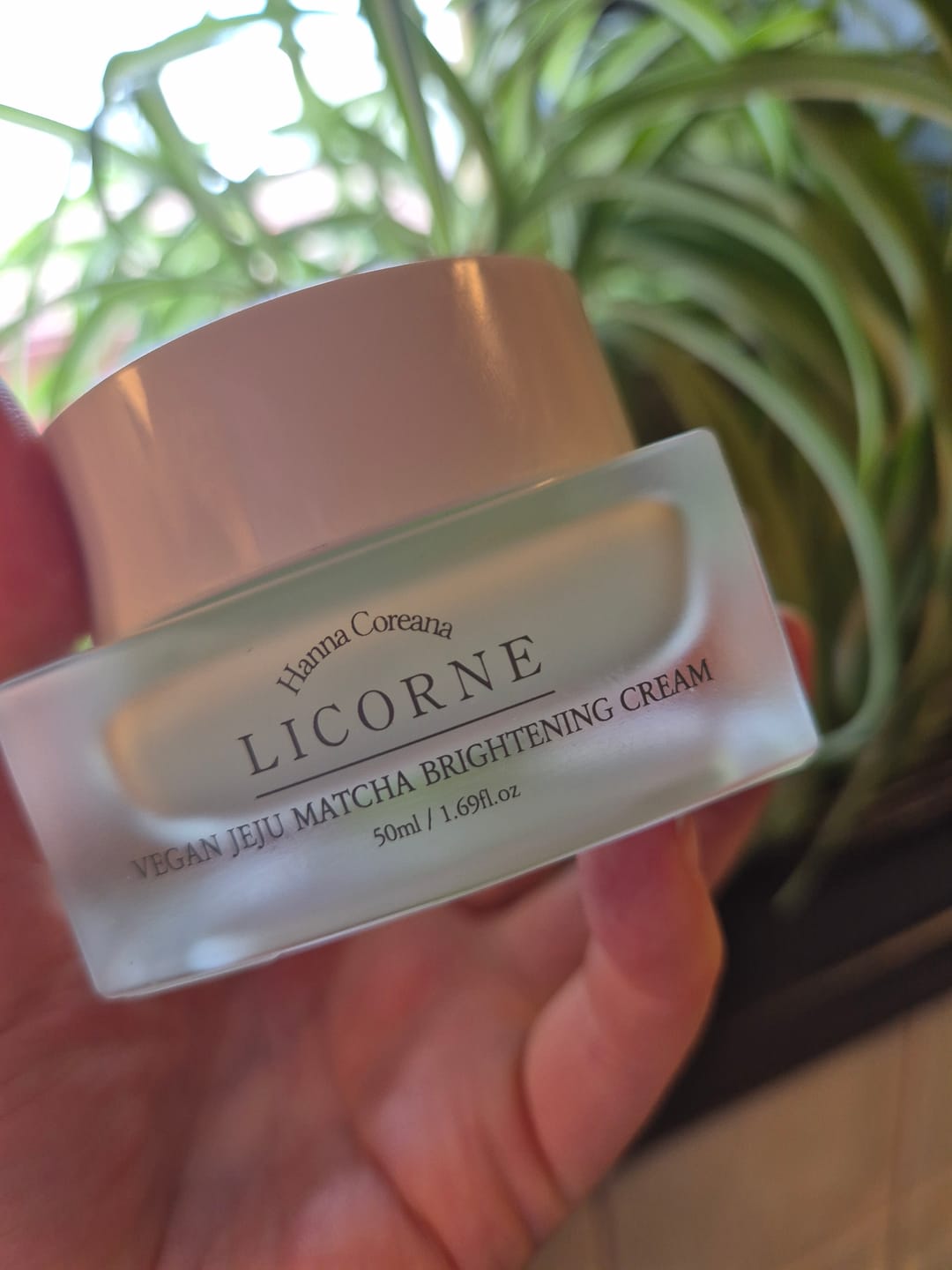 Customer photo review of Licorne Jeju Matcha Brightening Fuktighetskrem (50ml) - Reduser pigmentflekker