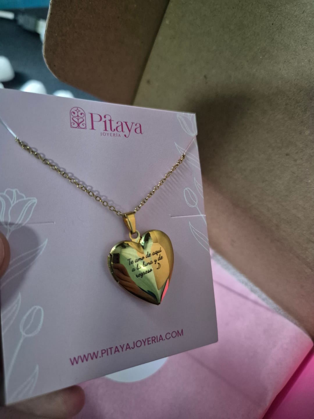 Customer photo review of Relicario Love Personalizado