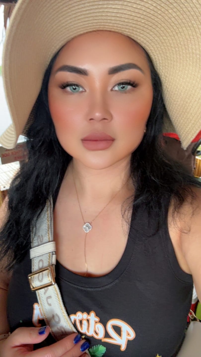 Customer photo review of Perla Light Green Prescription Colored Contact Lenses