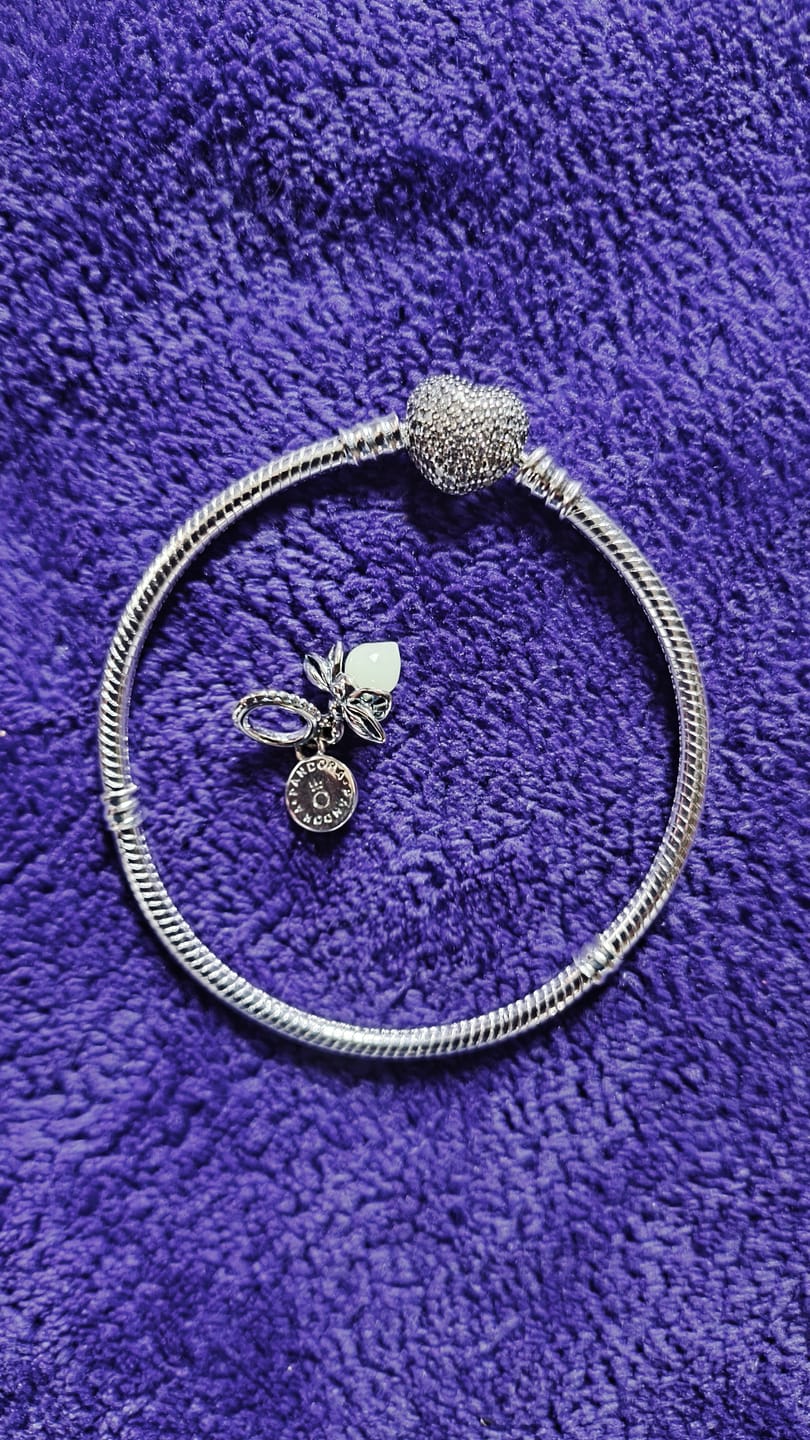 Customer photo review of PULSERA PANDORA CORAZON CENTELLEANTE + CHARM EVANGELINE LUCIERNAGA + KIT