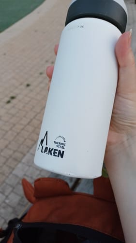 Customer photo review of בקבוק שתיה לאקן תרמו סאמיט ספורט עם פקק קשית 500 מ"ל - לבן