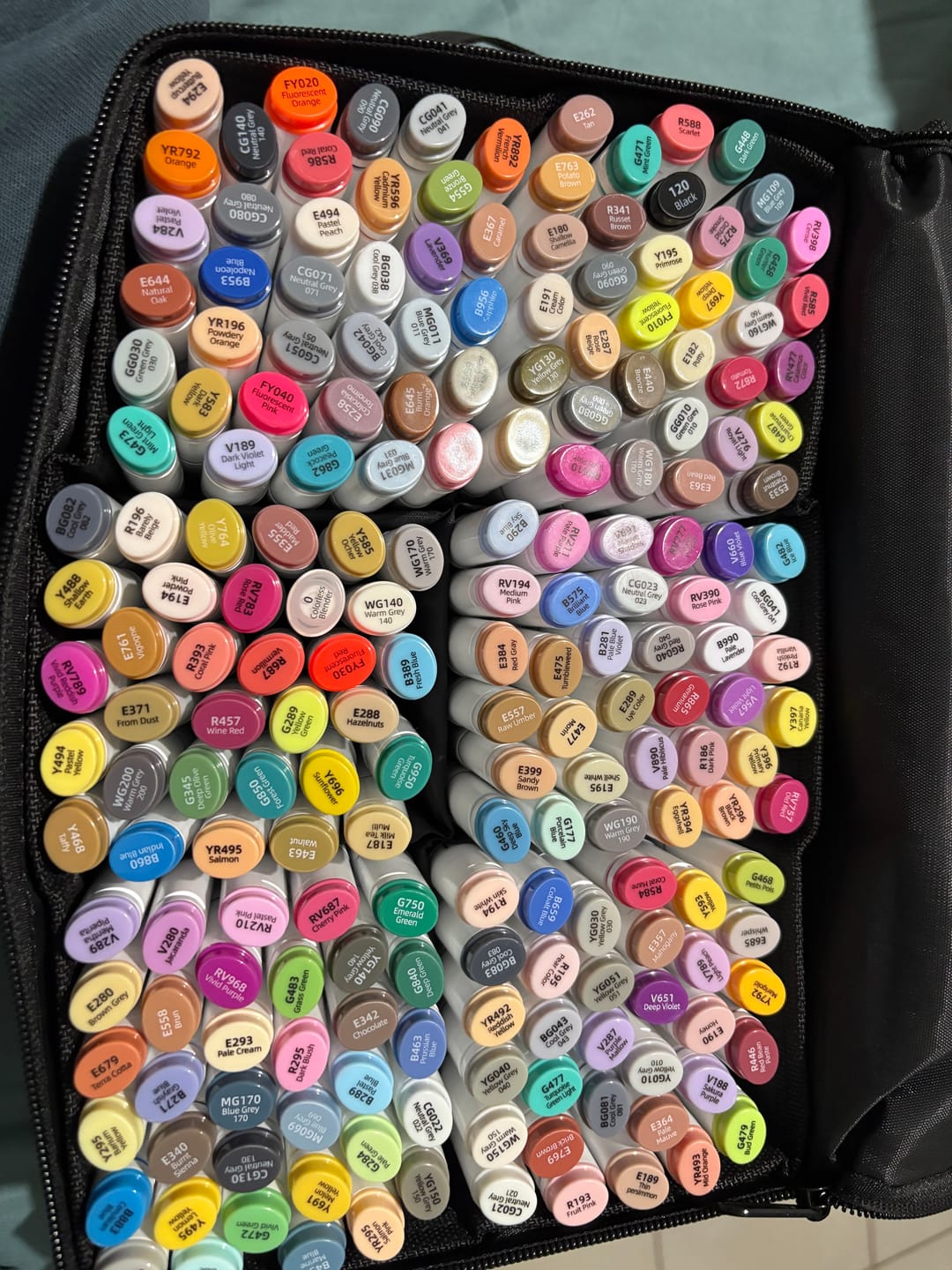 Customer photo review of Ohuhu Oahu 200 Colors Dual Tips Alcohol Art Markers, Fine & Chisel