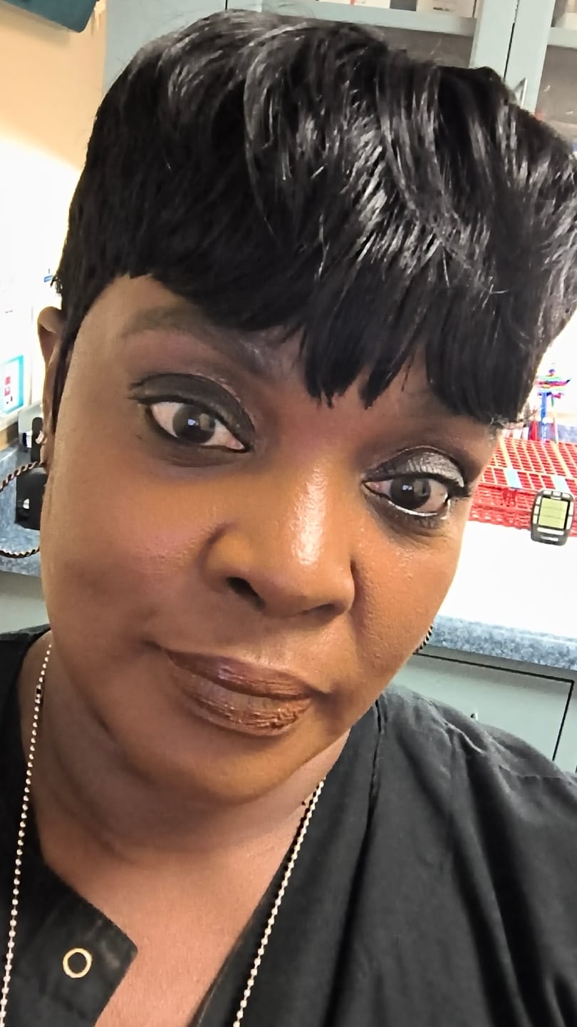 Customer photo review of Zuri Flawless Cream to Powder Foundation