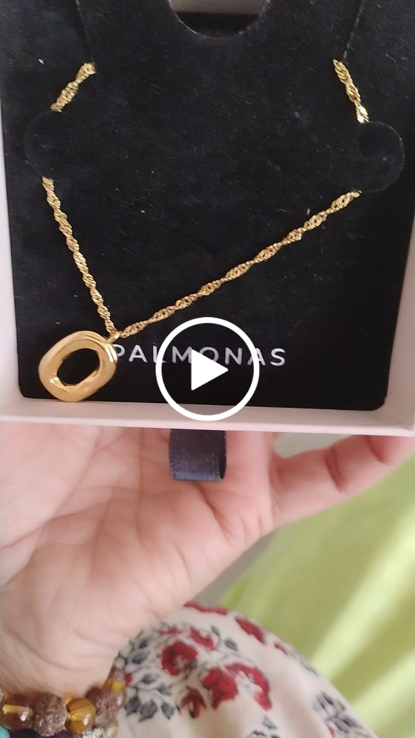 Customer video review of Wobbly Oval Necklace