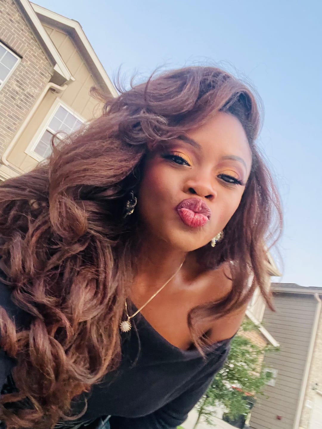 Customer photo review of Outre Quick Weave Neesha Half Wig - NEESHA H304