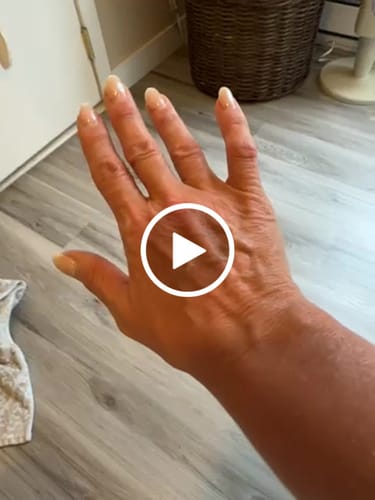 Customer video review of Besque™ Magic Body Oil - 100ml