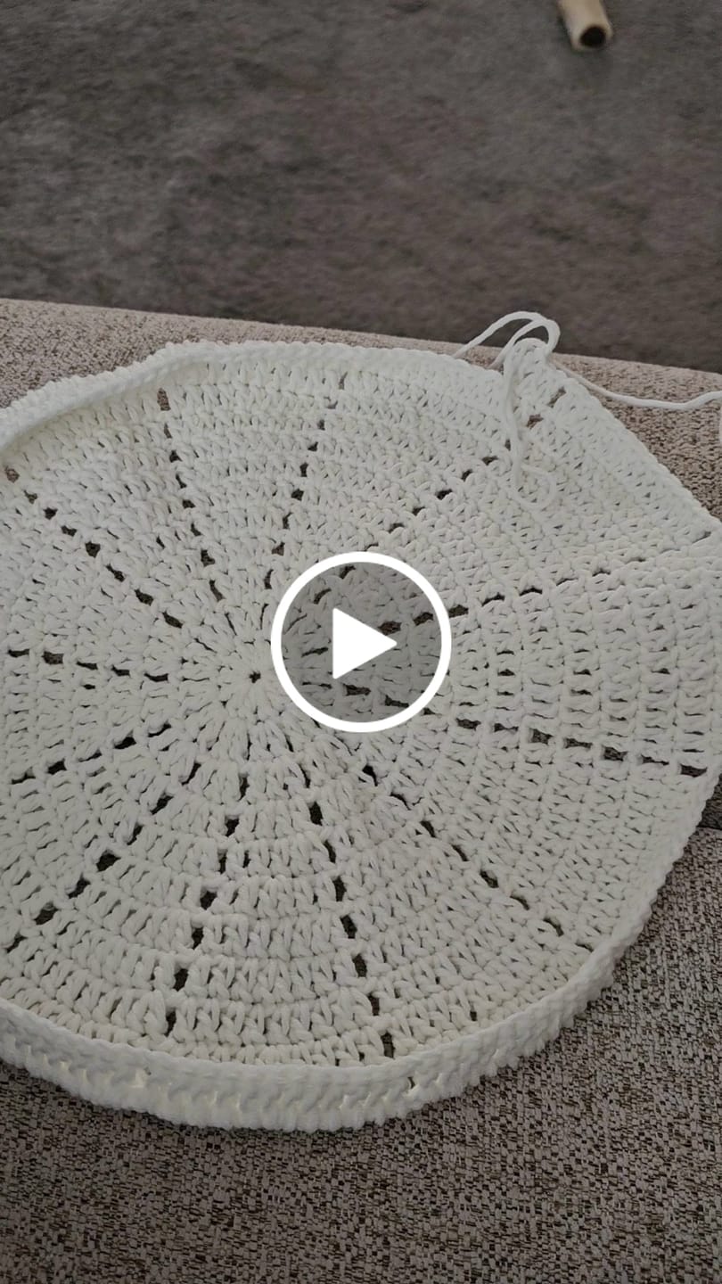 Customer video review of CrochetPark™ 1980 Rose Bouquet Blanket DIY kit