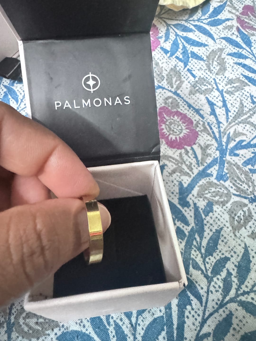 Customer photo review of Vintage Gold Band Ring