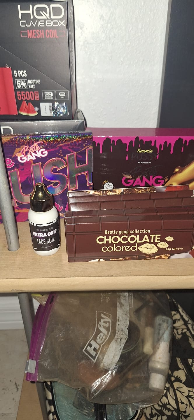 Customer photo review of Chocolate Colored Lip Liner Set