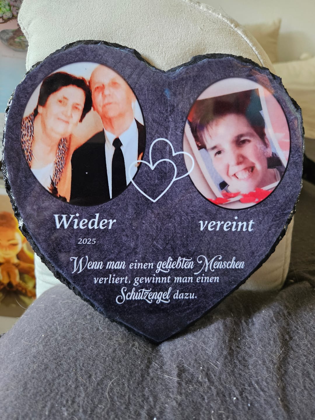 Customer photo review of Unsere Schutzengel - Personalisiertes Trauer Schieferherz für 2 Personen