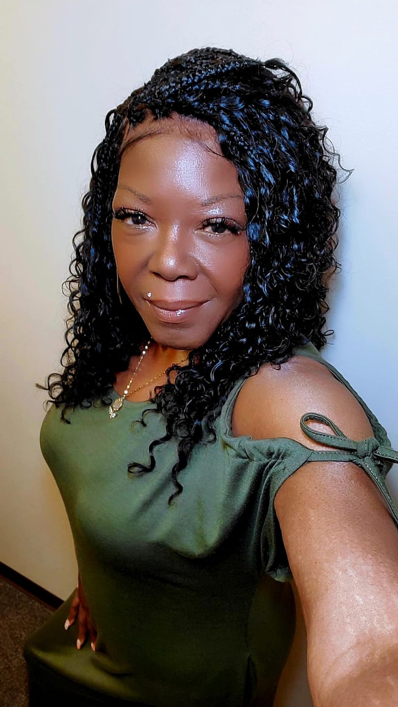 Customer photo review of Kiki - Pre Bleached Human Hair Deep Wave Curls Pre Bleached Knotless Swiss HD Full Lace Boho Box Braided Wig
