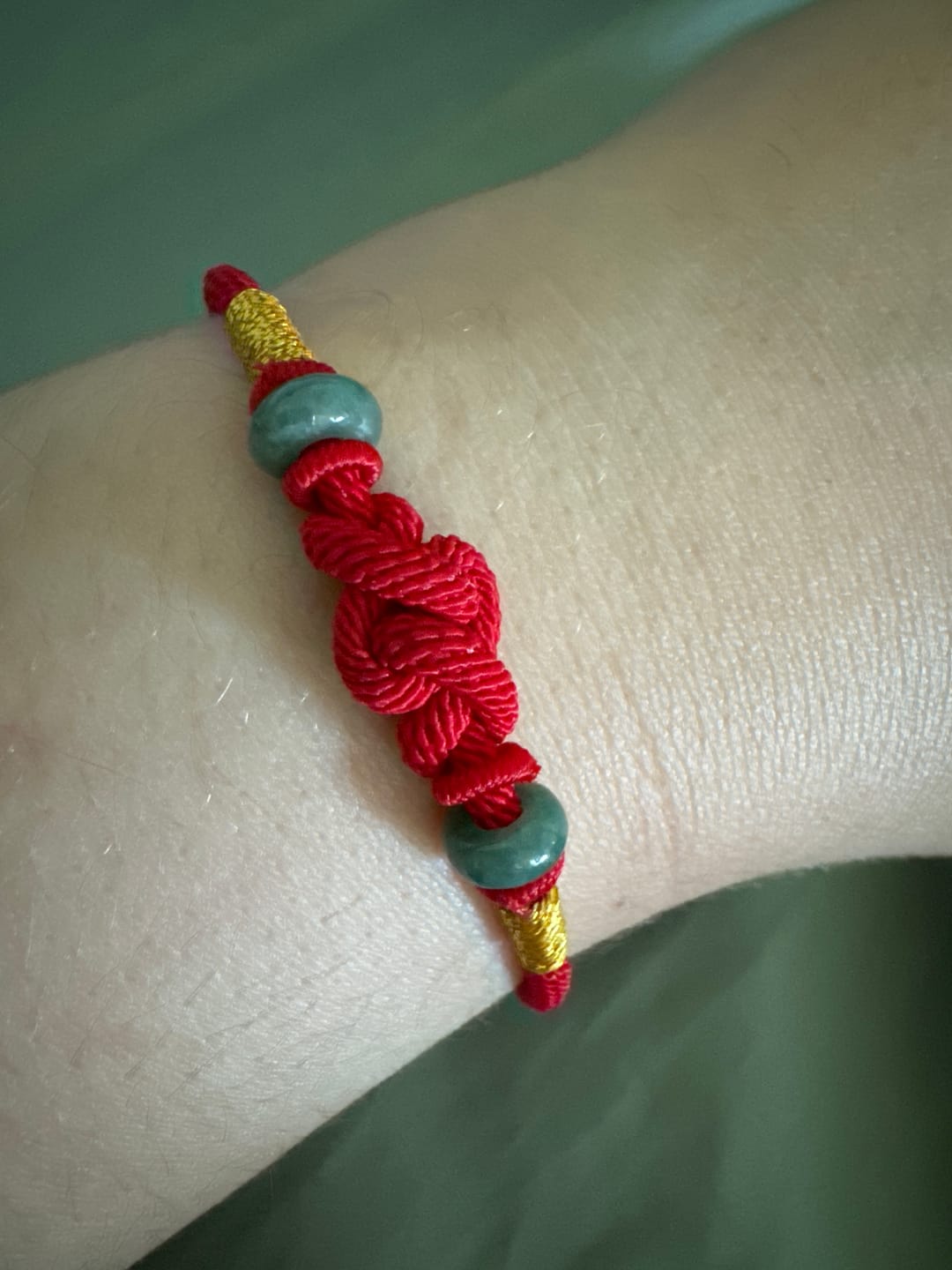 Customer photo review of Geflochtenes Armband mit Buddha Stonesn, roter Schnur, Jade, Glück, Glücksknoten