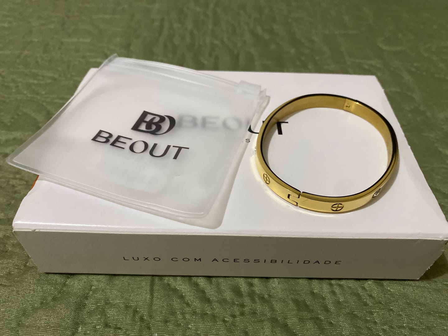 Customer photo review of Bracelete Pedras de Glamour Banhado em Ouro 18k