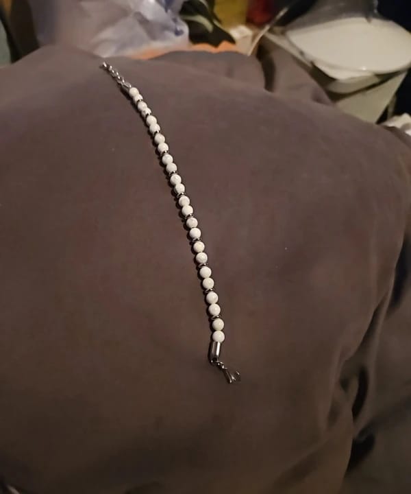 Customer photo review of Bracelet de perles blanches