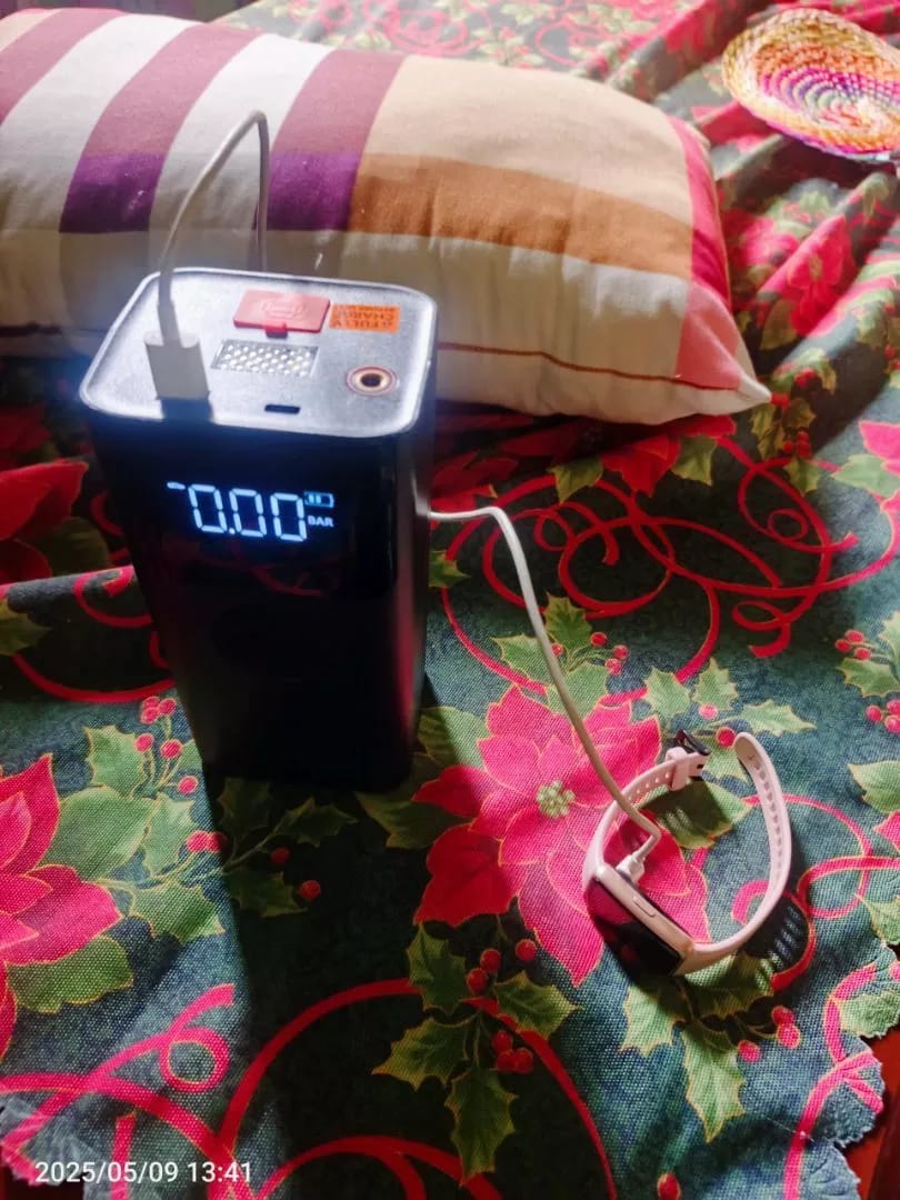 Customer photo review of 4-in-1 Tire Inflator, Jump Starter, Power Bank and LED Light