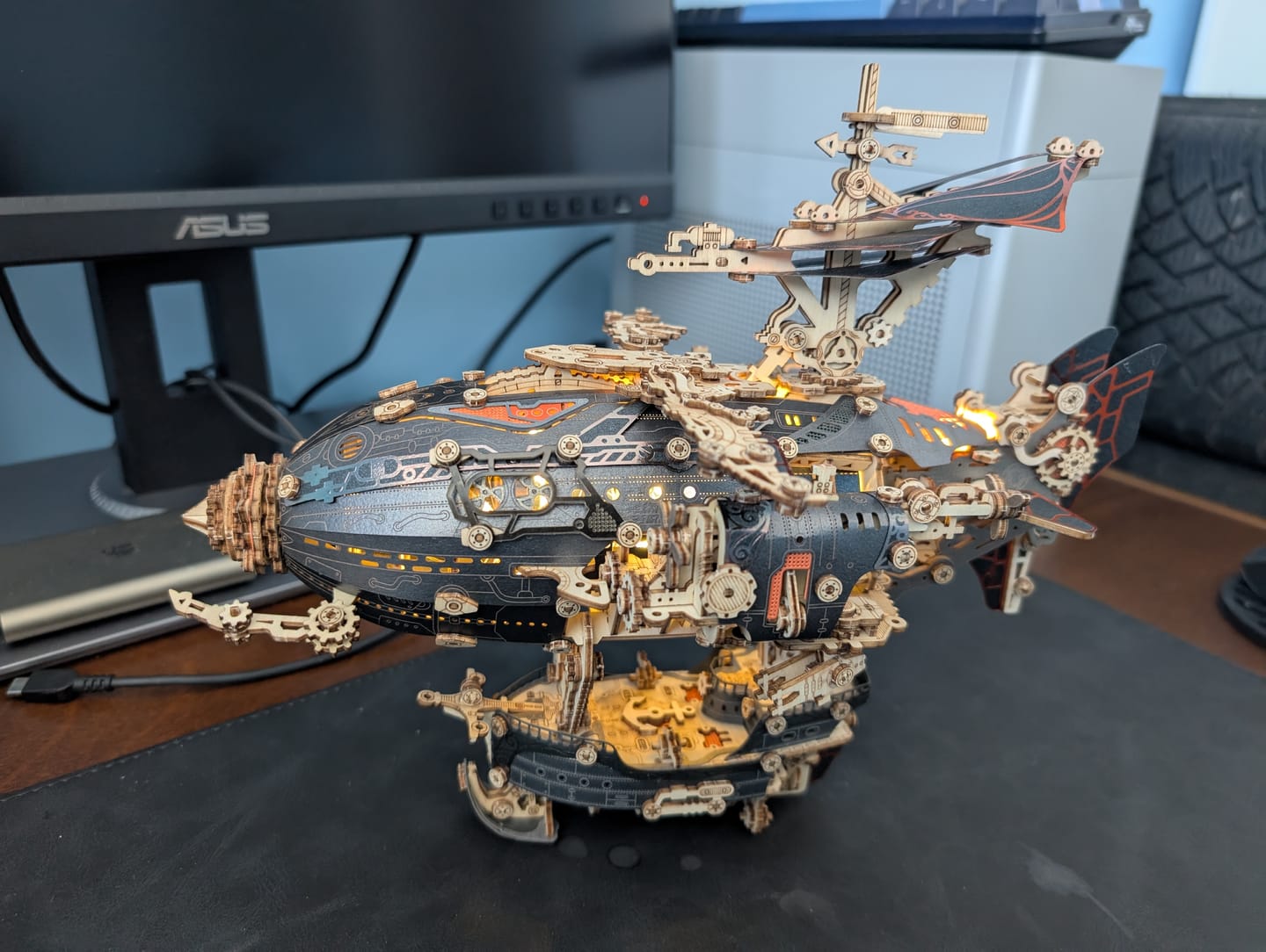 Customer photo review of Rokrgeek Steampunk Airships 3D Wooden Puzzle