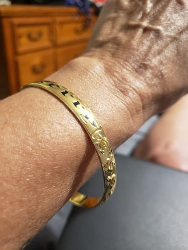 undefined review of Ho'omana'o Heirloom Personalized Oval Bangle [8"+] image 1 out of 1