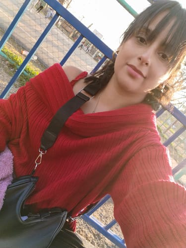 Customer photo review of SWEATER LINA ROJO