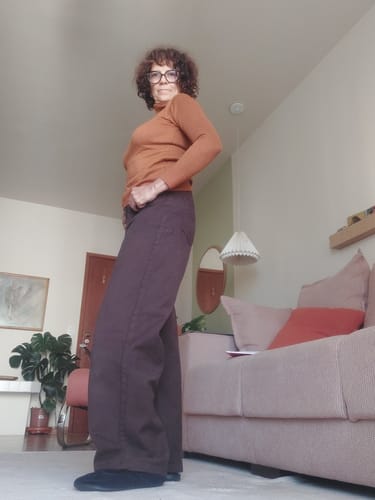 Fatima S. review of Calça Jeans Wide Leg Buriti Marrom Escuro image 1 out of 1