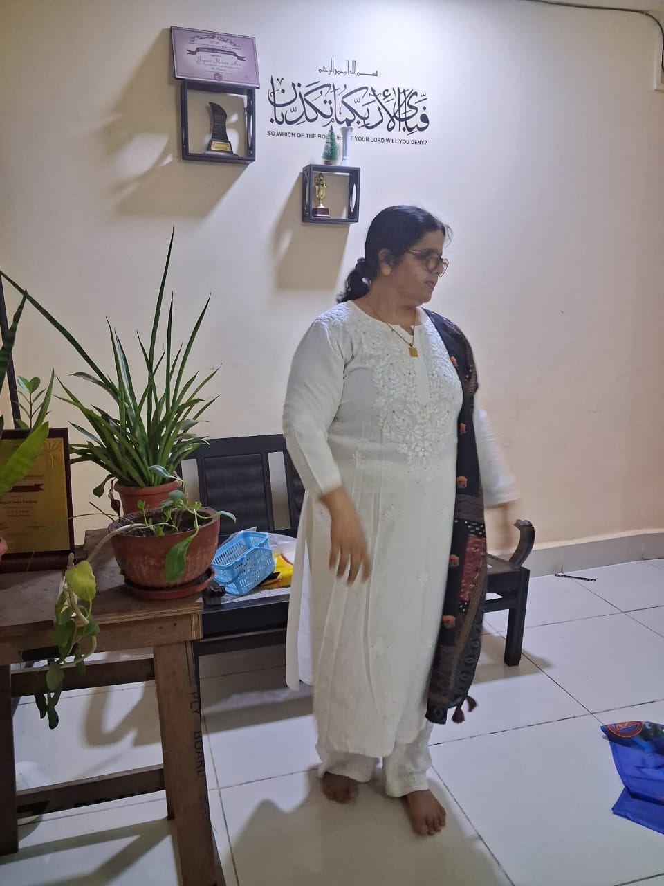 Customer photo review of White 2 piece Rayon Mukaish set