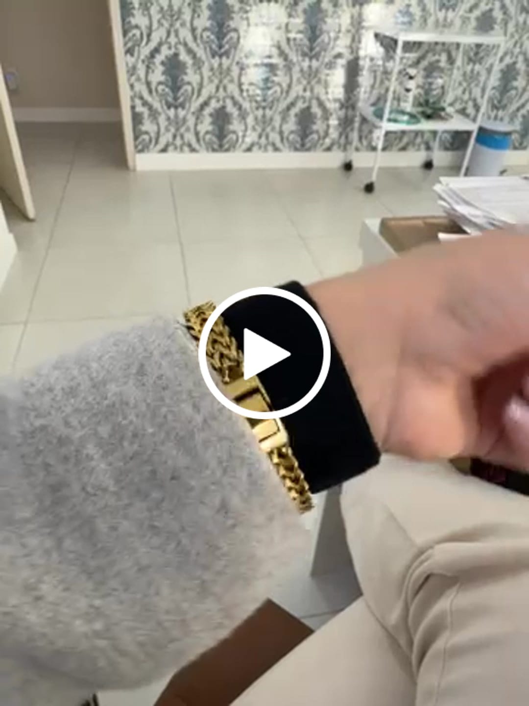 Customer video review of Pulseira Link Banhado em Ouro 18k