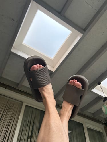 Customer photo review of HappyFlops