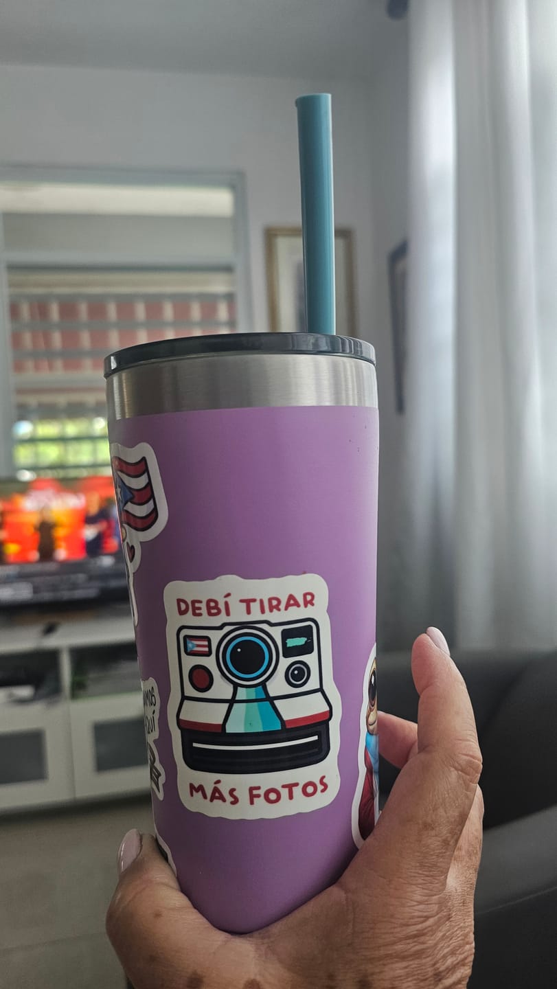 Customer photo review of Debí tirar más fotos (Sticker Laminado)