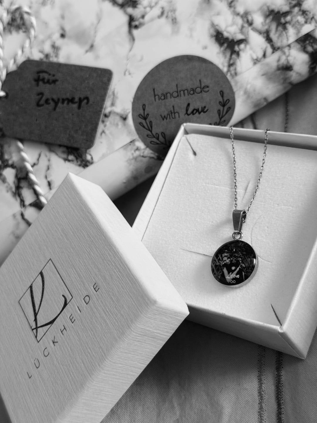 Customer photo review of Personalisierbare Hunde Foto Kette 925er Sterling Silber 18K vergoldet