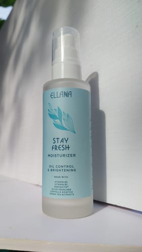 Customer photo review of Stay Fresh Moisturizer Controls Oil and Brightens