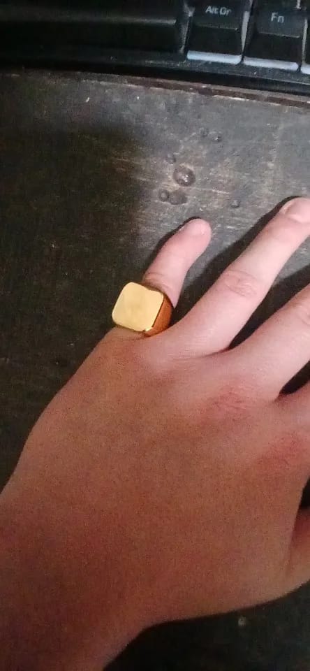 Customer photo review of Chevalière carrée (or)