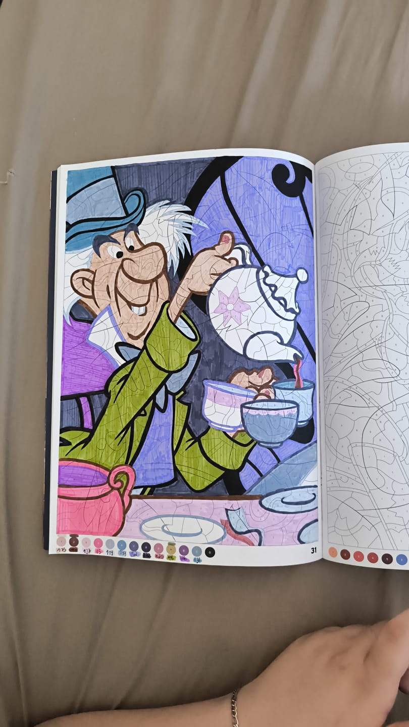 Customer photo review of Ohuhu Maui 160 Colors Dual Tips Water Based Art Markers, Brush & Fineliner